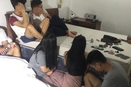 13 nam nữ thuê khách sạn để 'phê' ma túy