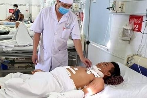 Bị chém 13 nhát khi đang mua bánh mì