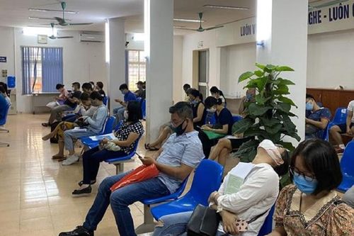 Không ngờ cận kề tuổi hưu, tôi lại thất thểu cầm hồ sơ đi xin việc vì COVID-19