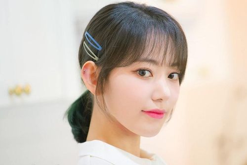 Khó chịu khi có người ăn chung mỳ: Sakura (IZ*ONE) quá khó tính hay do văn hóa khác biệt?