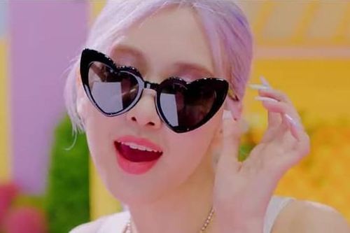 Xem 'Ice Cream', netizen nể phục màn biến áo thành váy của stylist cho Rosé BLACKPINK