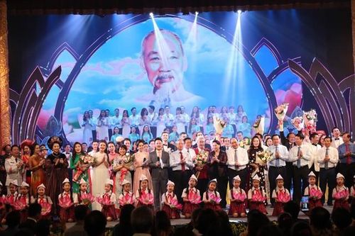 Chương trình nghệ thuật đặc biệt 'Tổ quốc tôi chưa đẹp thế bao giờ'