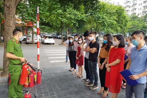 Lực lượng Cảnh sát phòng cháy hướng dẫn cách chữa cháy, cứu người an toàn