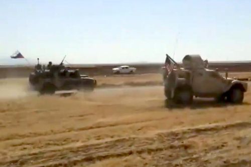 Xe tuần tra Mỹ, Nga rượt đuổi nhau ở Syria