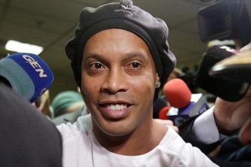 Ronaldinho lần đầu lên tiếng sau khi được trả tự do