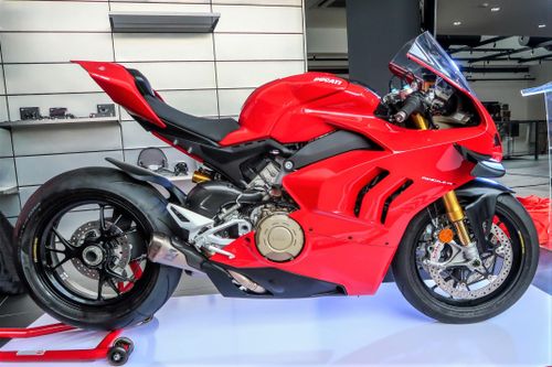 Ducati ra mắt Panigale V4 S và Panigale V2 2020 tại Malaysia