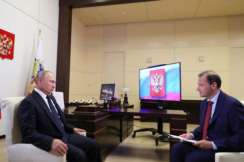 TT Putin: Con gái khỏe mạnh sau khi tiêm hai mũi vaccine Covid-19