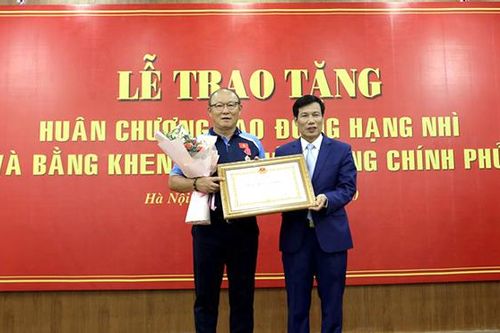 HLV Park Hang Seo nhận Huân chương hạng Nhì: Vinh dự và trách nhiệm