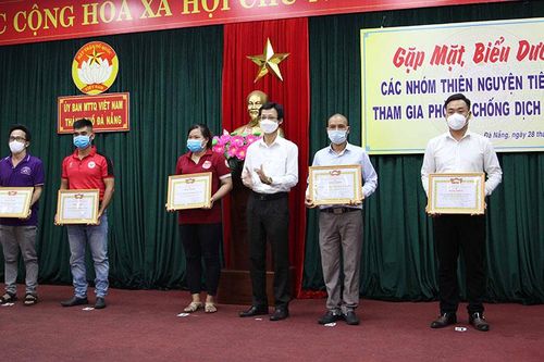 Biểu dương 20 nhóm thiện nguyện tham gia phòng, chống Covid-19