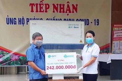 Trao tủ an toàn sinh học cấp 2 tặng CDC Quảng Nam