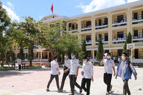 Quảng Bình: Một thí sinh đạt 2 điểm 10 bài thi môn Lịch sử và GDCD