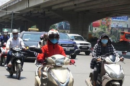 Trưa nay người Hà Nội ra đường cần đội mũ, đeo kính râm để chống tia UV