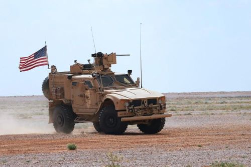 Xe quân sự Nga đâm xe bọc thép Mỹ đang tuần tra tại Syria