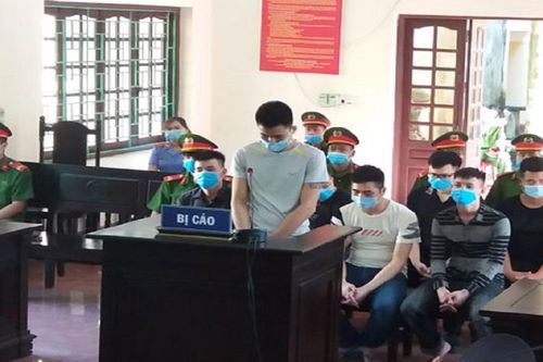 9 thanh niên tham gia hỗn chiến, dùng súng bắn nhau