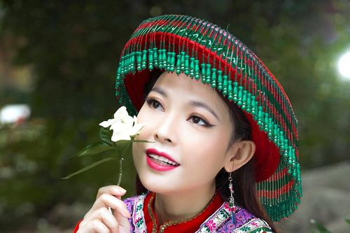 Kim Thanh Thảo truyền tải thông điệp bảo tồn văn hóa Thổ cẩm dân tộc