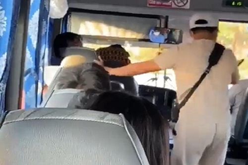 Sa thải nhân viên xe buýt cư xử thiếu văn hóa đối với hành khách