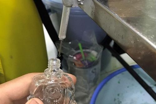 Phát hiện cơ sở sản xuất dầu gió giả nhãn hiệu nổi tiếng số lượng lớn