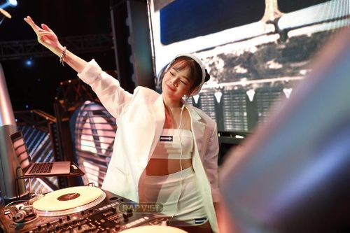 Nữ DJ Mie nóng bỏng gây sốt tại 'Rap Việt' là ai?