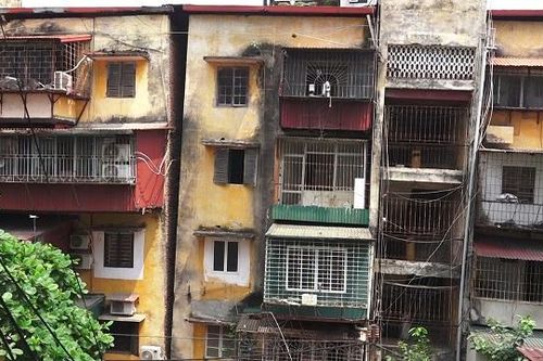 Cận cảnh chung cư nguy hiểm cấp độ D buộc phải di dời tại Hà Nội