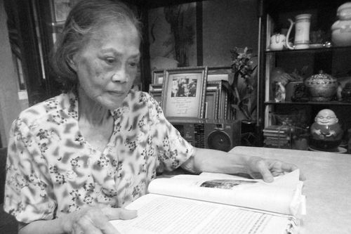 Người phụ nữ kéo cờ trong ngày Quốc khánh 2/9/1945 qua đời
