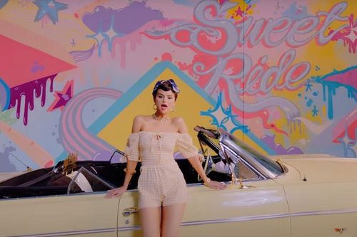 Fans bấn loạn khi Selena Gomez hóa thân thành cô nàng bán kem siêu quyến rũ trong MV Ice Cream
