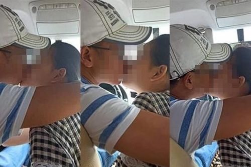 Tài xế ô tô vừa 'khóa môi' nhân tình vừa điều khiển xe trên cao tốc khiến nhiều người bức xúc