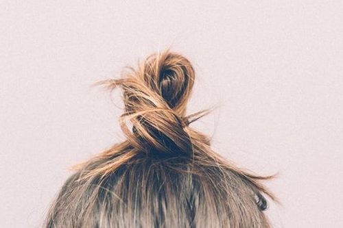 Thói quen buộc tóc khi đi ngủ nguy hiểm như thế nào?