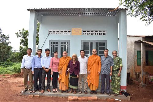 Ia Grai: Bàn giao nhà tình thương và 3 giếng khoan cho người dân