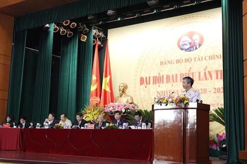Thể hiện quyết tâm phấn đấu hoàn thành tốt nhiệm vụ