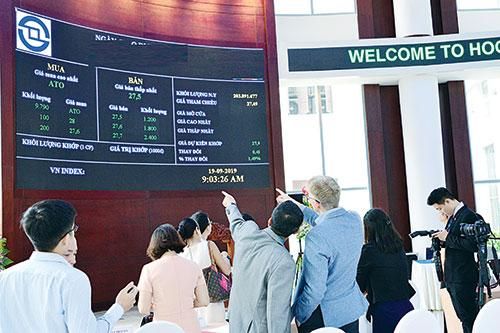 Ngành Chứng khoán: Sung sức tuổi 20