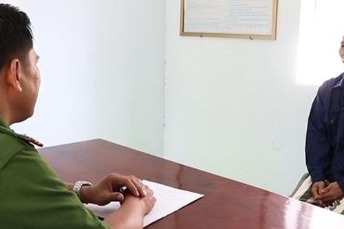 Dụ dỗ bé gái phụ quán nước làm 'chuyện người lớn'
