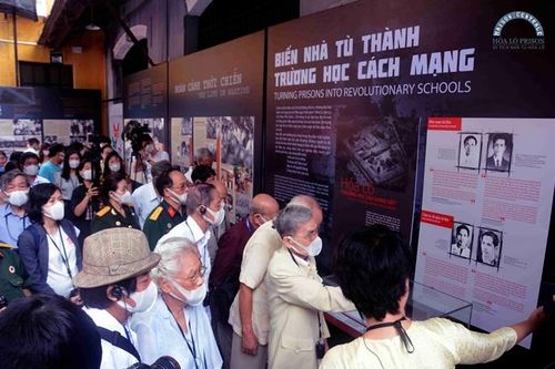 Khai mạc trưng bày 'Chắp cánh ước mơ' tại Di tích Nhà tù Hỏa Lò