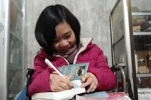 Cô gái bán bột nghệ làm thư viện miễn phí