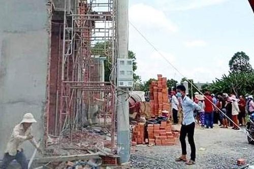 Sập giàn giáo nhà cao tầng, 2 người chết, 6 người bị thương nặng