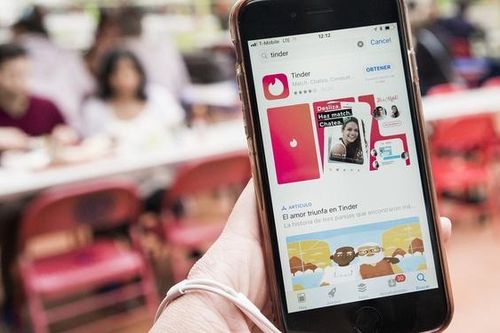 Dùng iPhone dễ được hẹn hò hơn điện thoại Android