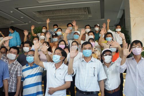 Đà Nẵng chia tay 2 đoàn y, bác sĩ tiếp viện