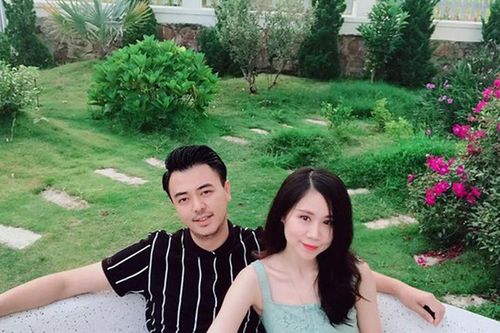 Chân dung người vợ 'cành vàng lá ngọc', kín tiếng của MC Tuấn Tú