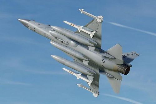 Mỹ, Nga đã giúp Trung Quốc chế tạo 'Thần sấm' JF-17 như thế nào?
