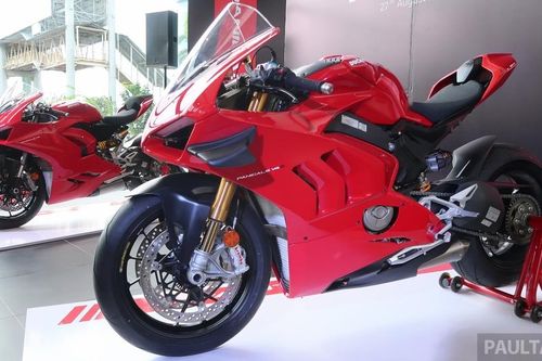 Bộ đôi Ducati Panigale V4 S và Panigale V2 2020 ra mắt tại thị trường Malaysia