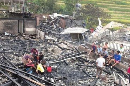 Lào Cai: 5 nhà dân cháy rụi trong đêm, 1 người thiệt mạng