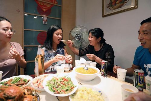 Cô gái bị bỏ rơi gặp lại gia đình nhờ mảnh giấy 22 năm trước