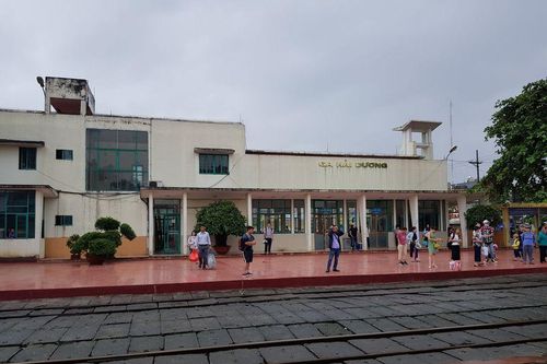 Ga Hải Dương mở cửa đón khách trở lại sau khi hết hạn cách ly xã hội