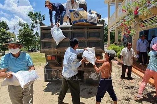Cần Thơ gửi hàng nghìn tấn quà tình nghĩa tới bà con gốc Việt tại Campuchia
