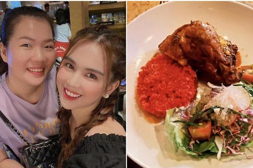 Ngọc Trinh giành ăn tinh bột nhường đùi gà cho trợ lí, dân mạng xuýt xoa: Nhất nàng trợ lí rồi nhé!