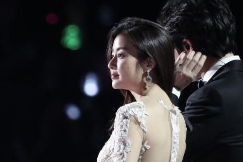 Đám cưới Kang Sora (29/08): Phủ nhận mang thai, chú rể là bác sĩ Đông y điển trai!
