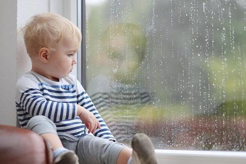 5 điều cần nhớ khi chăm sóc trẻ trong mùa mưa