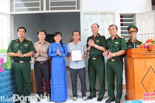 Bàn giao nhà tình nghĩa quân dân tại H.Thống Nhất
