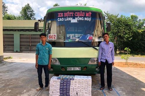 Phát hiện ô tô buýt vận chuyển thuốc lá điếu ngoại nhập lậu