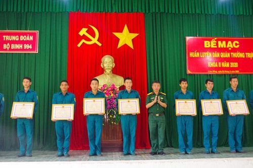 Bế mạc khóa huấn luyện dân quân thường trực