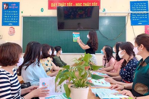 Năm học 2021-2022, UBND cấp tỉnh quyết định việc chọn sách giáo khoa